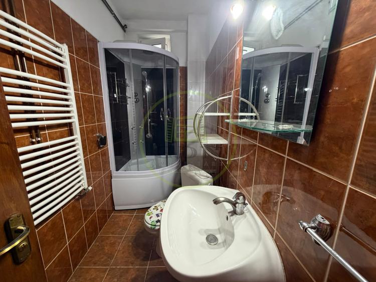 Apartament 4 camere de închiriat – Strada De Mijloc, Centrul Istoric