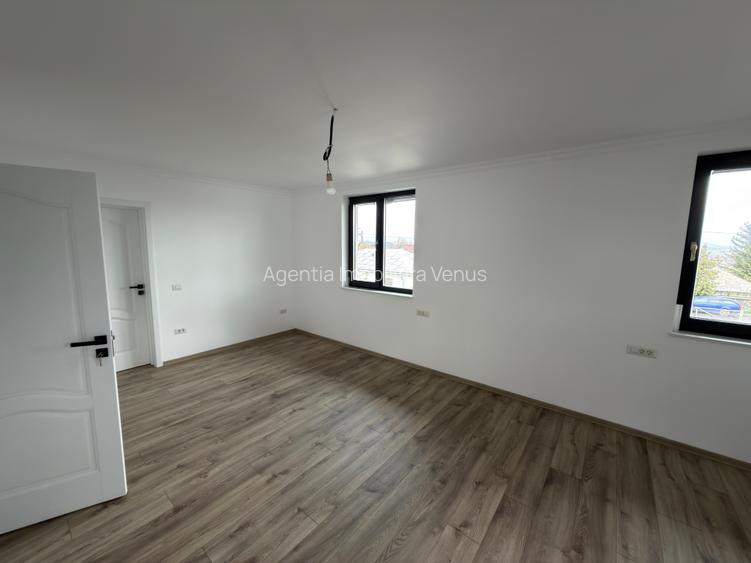 Casa noua cu etaj la cheie zona Scolii 11 - 8