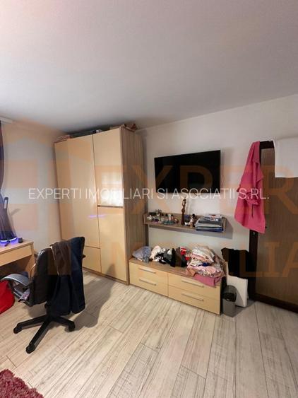Casa de vanzare, 3 camere,  situata in zona CET - 10