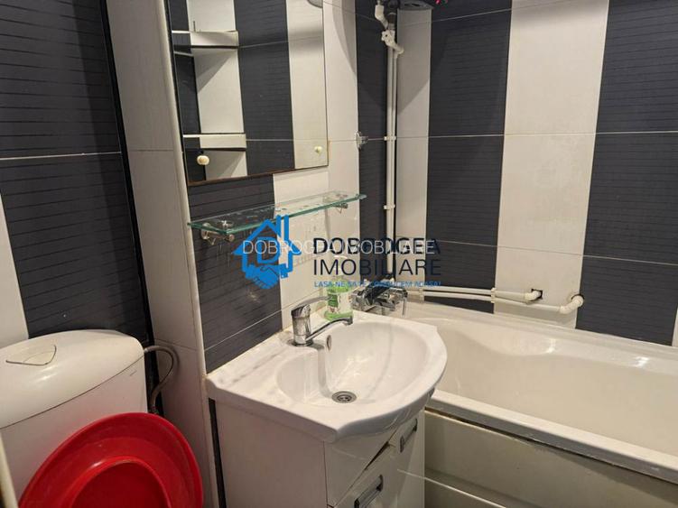 GAVRILOV CORNELIU -2 CAMERE DECOMANDAT, ETAJ 3 - 3