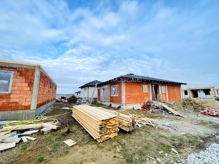 Casǎ de vânzare plan Parter Semifinisatǎ Cihei - 2