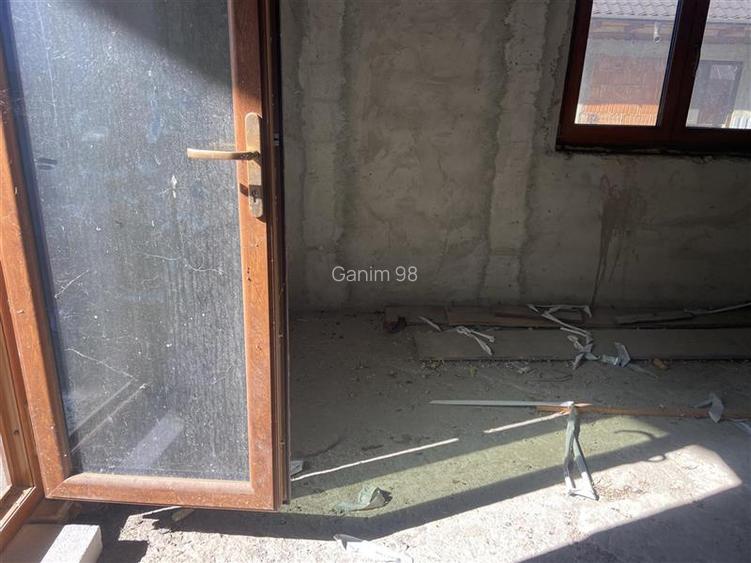 Casa de vanzare in sat  Botarlau , parter si mansarda cu suprafata de 242 mp , t - 3