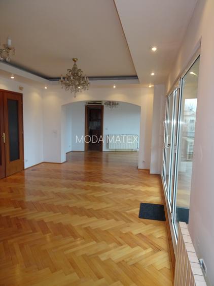 Bloc tip Boutique, constr.2000, cu 2 intrari si parcare subterana - 6