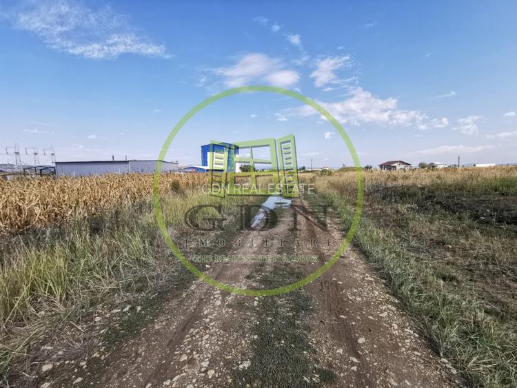 Teren intravilan de vanzare in Osorhei, 5.840 mp, cu front 3 fronturi stradale. - 2