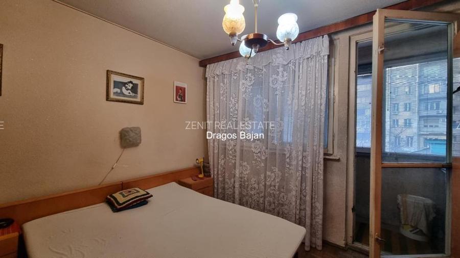 Sala Palatului // vedere spate // balcon - 5