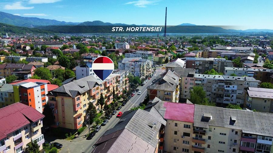 OCAZIE!!! Apartament cu 3 camere, 2 bai et. 2 Str. Hortensiei CENTRAL - 2