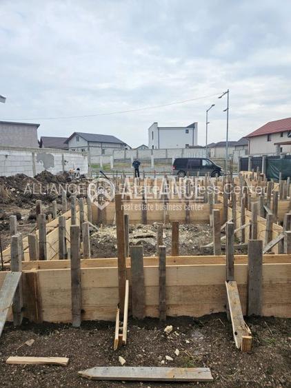 VALU LUI TRAIAN (COD07)Casă P+M (înaltă)cu 4 camere - 7