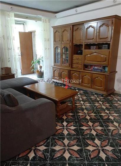 Apartament 4 cam transformat in 3 Piata Minis - 4