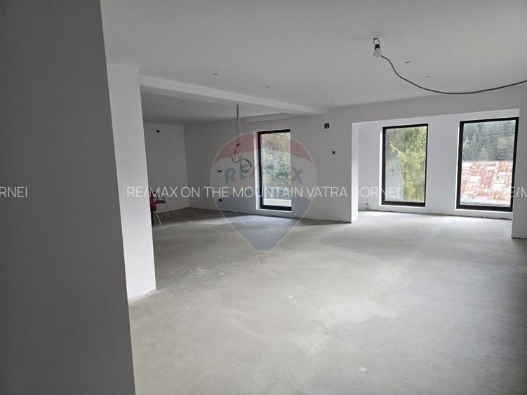 Casă / Vilă cu 7 camere de vânzare - 3