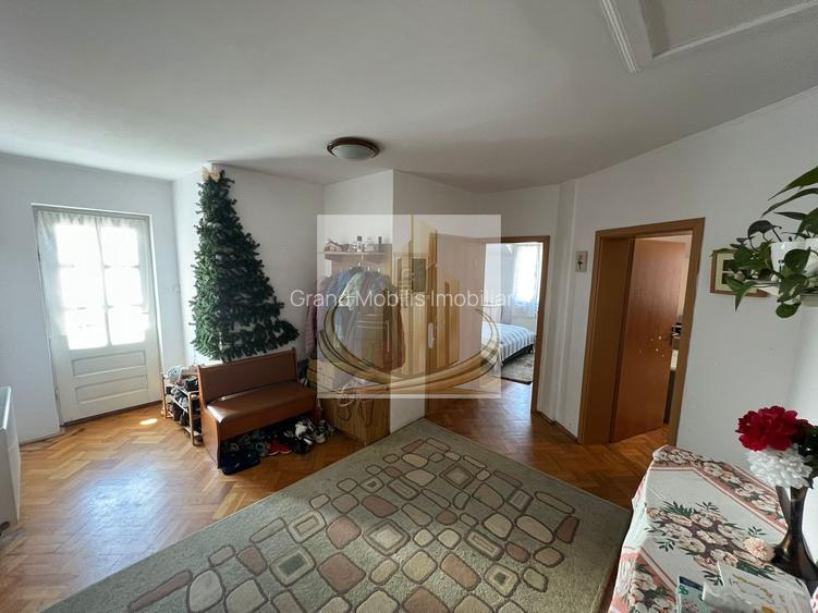 Casă spațioasă cu 2 apartamente, acces din 2 străzi – zona Lipovei - 2