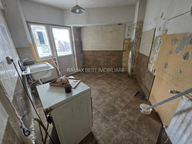 Calea Giulesti, chiar vav stadion, stradal, vedere fata, bloc 1989, 77 mp - 3