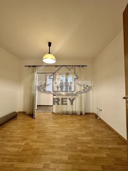 Apartament 4 camere cu garaj zona Strand- V.Aurie - 17