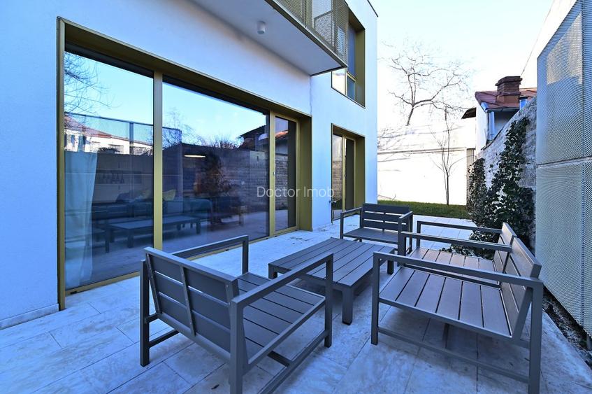 Rafinament, liniște și spațiu exterior privat în centrul Bucureștiului - 25
