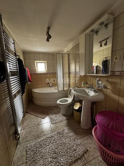 Casa de Vânzare cu lac - 12