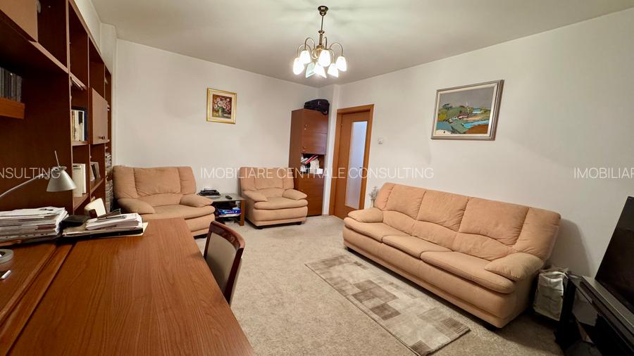 Vis avis cladire CEC, bloc 1980, unic, f. rar in piata - 9