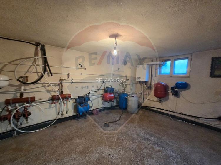 Casă spațioasă 331 mp utili + 5175 mp teren | Piscină interioară - 16