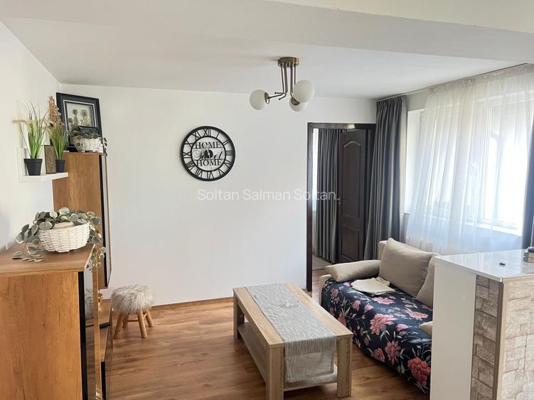Acest apartament de 2 camere este situat la etajul 1. Este decomandat, oferind o - 3