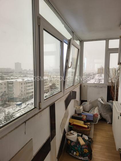 Malu Rosu ,se vine apartament cu trei camere ,pret  83000 euro - 5