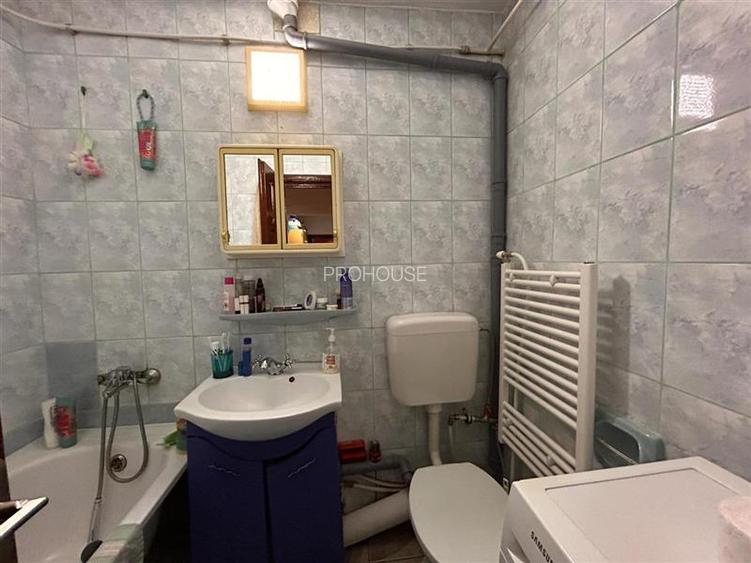 Zona URA - 2 camere decomandate - 8