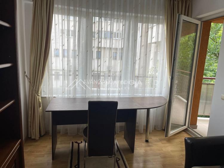 Apartament spatios de 3 camere, str. Bistritei - 9