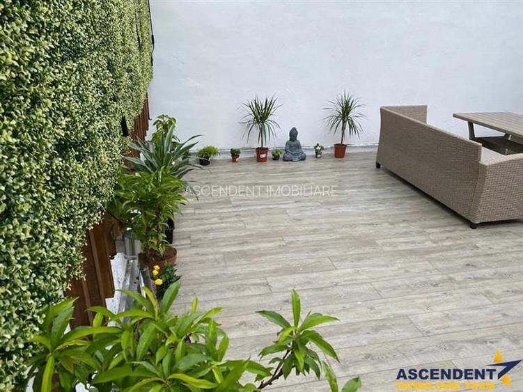 Proprietate cu terase, in ambientul Centrului Istoric .- . Piata Sfatului, Braso - 5