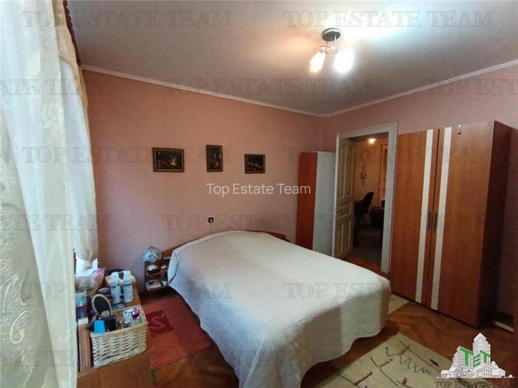 Vila cu aspect de conac in centrul Ploiestiului, ideala pentru locuinta, birou s - 8