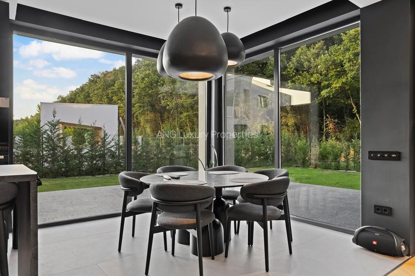 Vilă cu Design Industrial în Corbeanca, Lângă Liziera Pădurii - 13