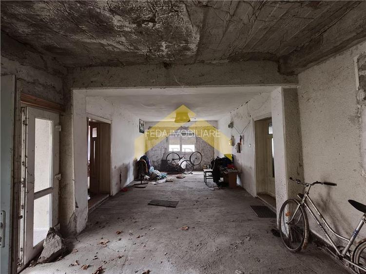 Casa la sol de vanzare in orasul Santana - 7