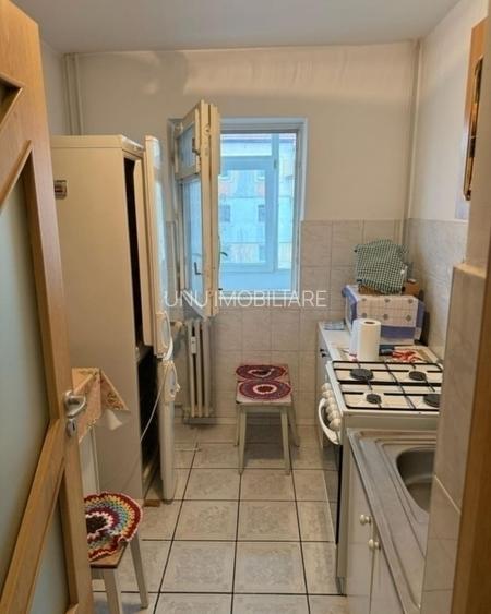 Etaj 3-Podul de Fier-2 Camere Decomandat-bloc 81' - 4