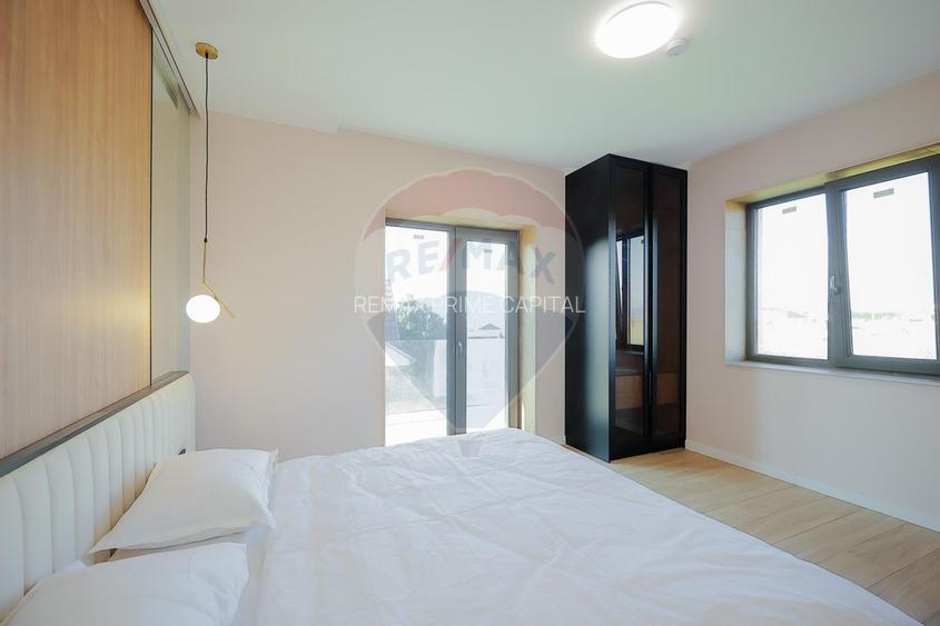 De vânzare Vilă cu 8 camere în Sânmartin, 290 mp util, teren 1100 mp - 34