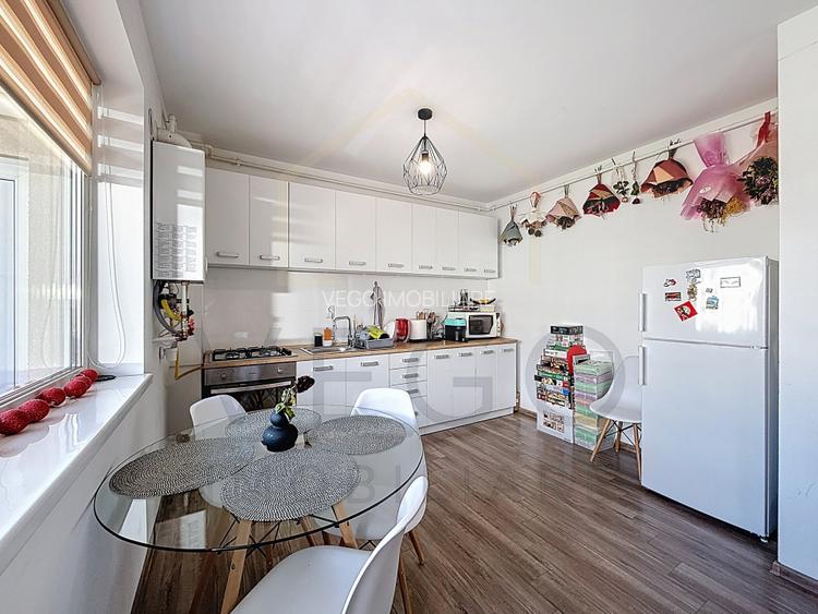 Apartament 2 camere, loc parcare, balcon, in Floresti, strada Cetății - 2