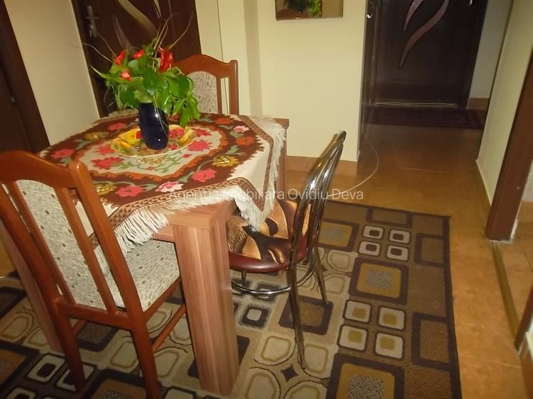 Vand apartament 3 camere decomandat in Deva, zona Carpati, - 2