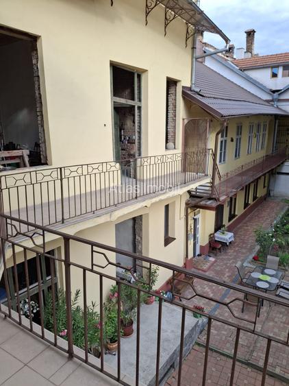 Cladire mixta cu spatii la parter si numeroase incaperi -central - 27