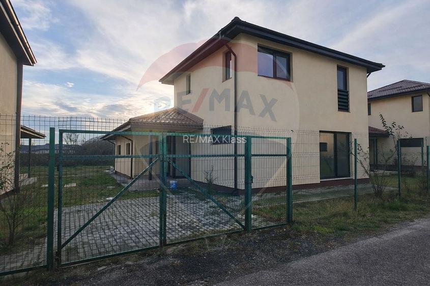 Casa individuala 4 camere cu teren 454 mp cartier privat Crevedia - 4
