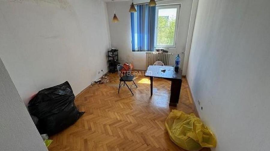 OBOR - Str. Masina de Paine, Apartament cu 3 camere semidecomandat - 68 mp - 3