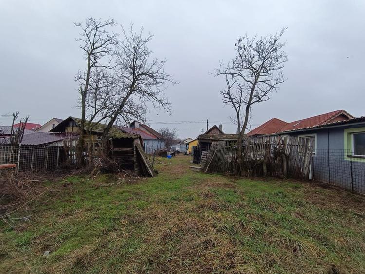Teren generos cu casa-Curtici la pret de garsoniera