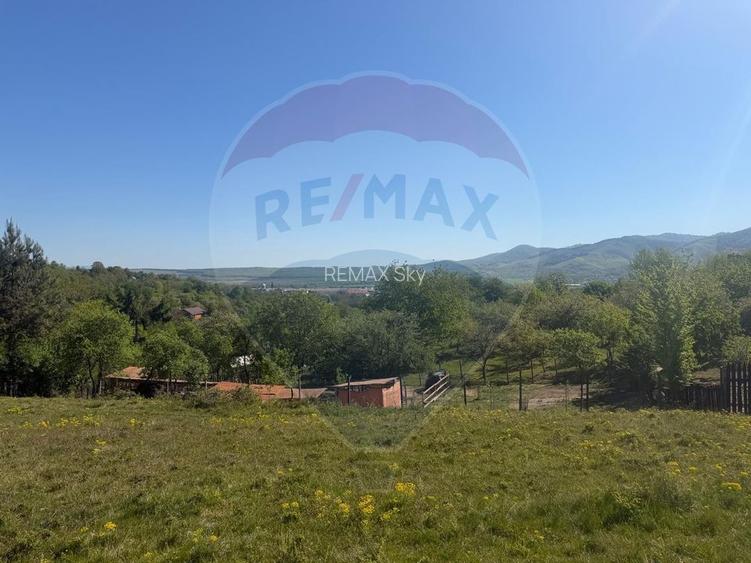 Teren extravilan 6.322 mp, împrejmuit, aproape de stadion Cugir, jud. - 10