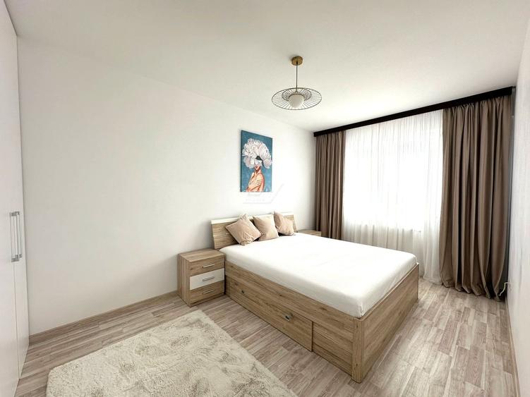 Vis a vis de Esso. Lift. Mijloc transport in fata. Loc de parcare. - 6