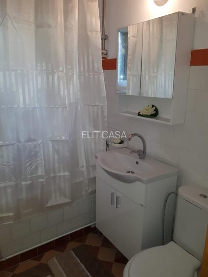 Apartament 2 camere, etaj 1/4, zona Podu Ros - 7