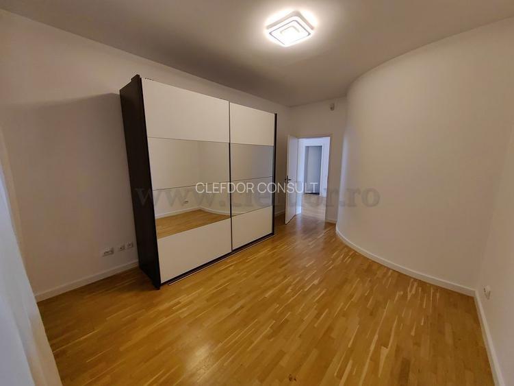 Vilă cu piscina langa British School - 20