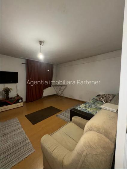 garsoniera Tudor , Decomandata / centrala , finisaje clasice ! - 2