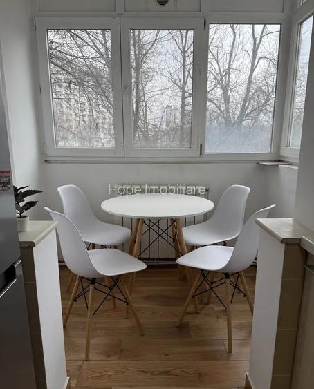 Bulevardul Basarabia - Metrou Costin Georgian - 2 camere , centrala proprie - 7