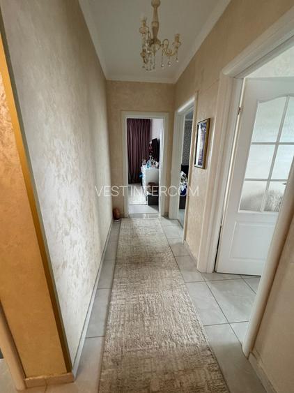 Gara de est - bloc nou - 9