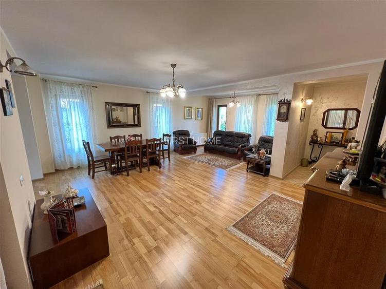 Vilă spectaculoasă la poalele Crângului Petresti - 9