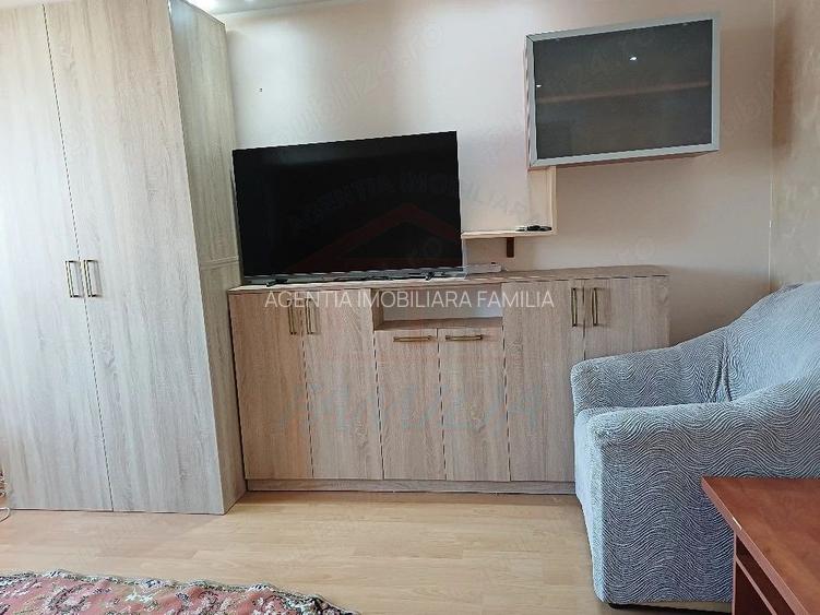 De închiriat apartament 2 camere decomandat | Micro 20 | 350 EURO/LUNA - 2