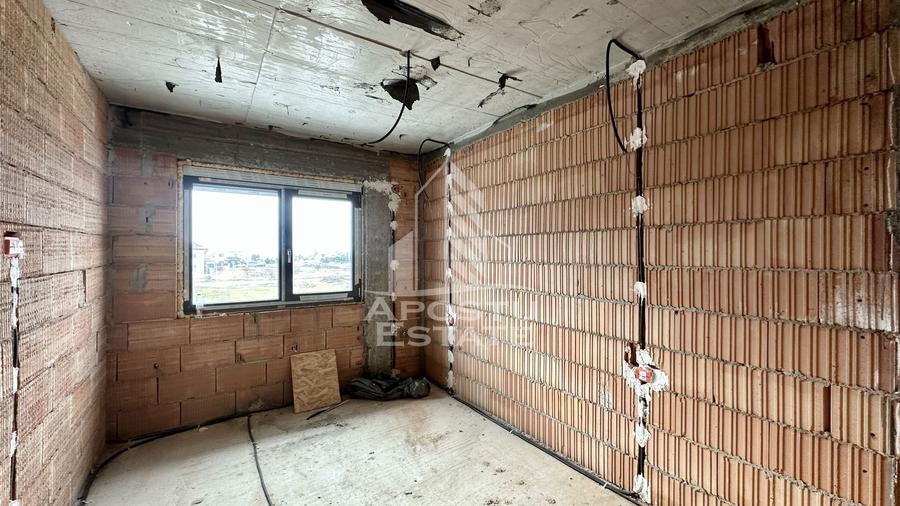 Jumatate de duplex de vanzare cu 5 camere, Dumbravita