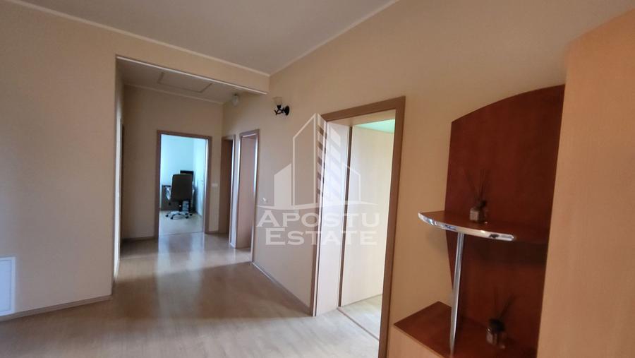 Casa individuala cu 7 camere si garaj,Dumbravita