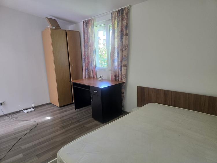 Apartament de inchiriat 3 camere zona Centru-Arcu