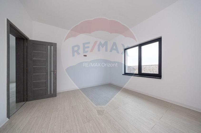Casă spațioasă de vânzare | 4 camere | 120 mp util - 500 mp teren - 13