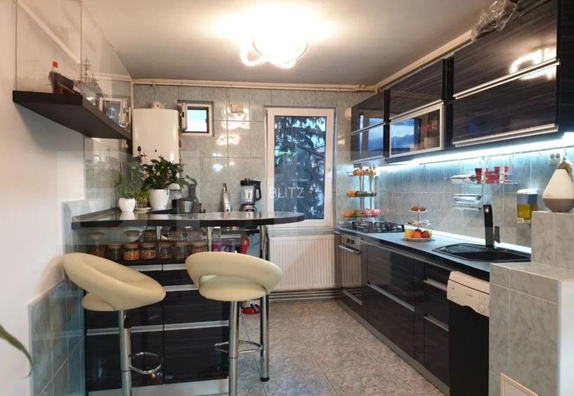 De vanzare apartament 4 camere (cartier Tractorul) - 10